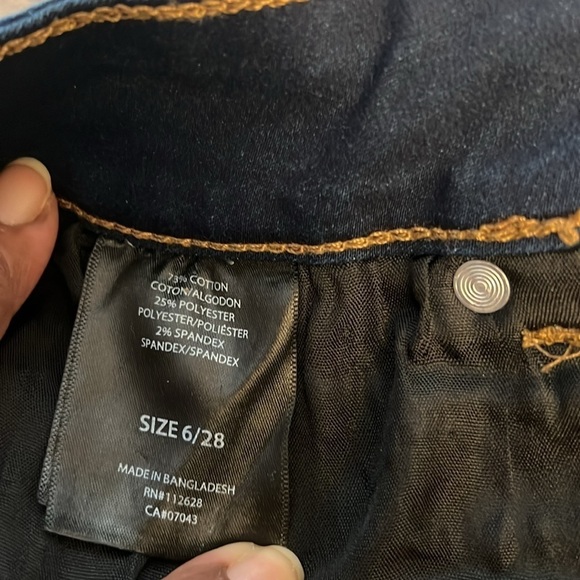 NWT Tahari Rayon Denim Abigail Mid-rise Bermuda Shorts size 6/28. - Picture 5 of 7